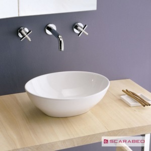 λευκός οβάλ πορσελάνινος νιπτήρας μπάνιου με ιδιαίτερο μινιμαλ σχέδιο